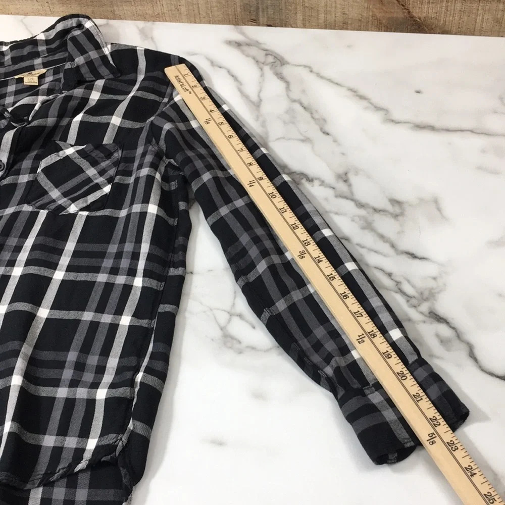 Woolrich Black White Plaid Button Front Shirt Womens Large Roll Tab Sleeve‎ - Picture 10 of 11